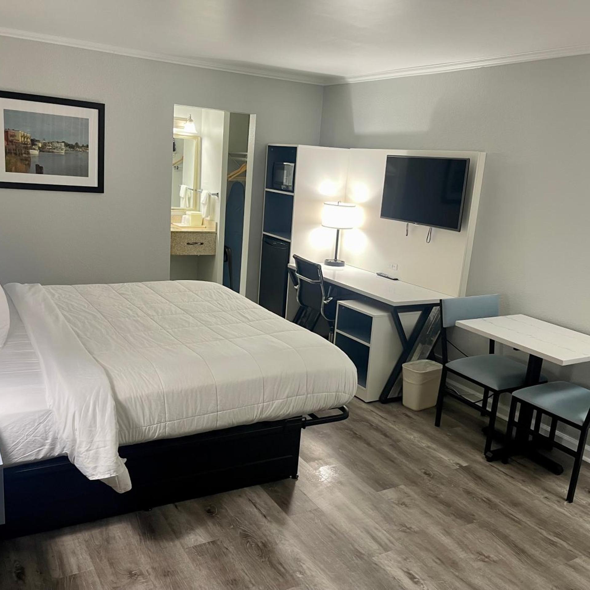 Suite, King Bed, Bay View