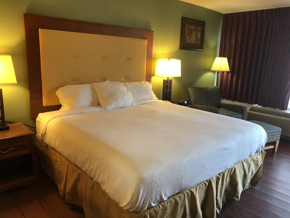 Americas Best Value Inn Airport 4/7