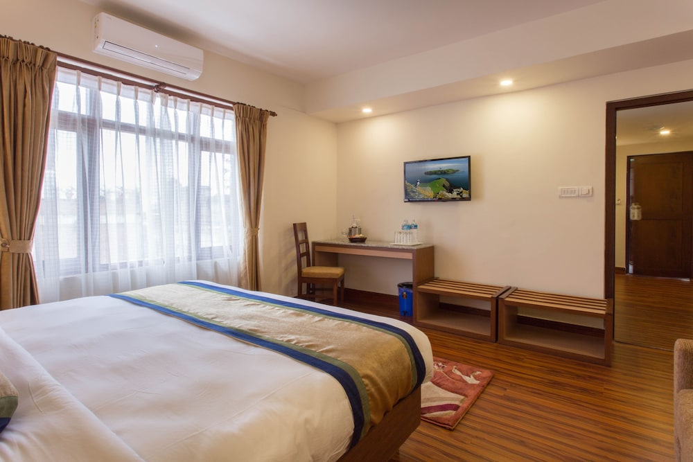 2 BEDROOMS, LANAI, FAMILY SUITE, EXECUTIVE LEVEL
