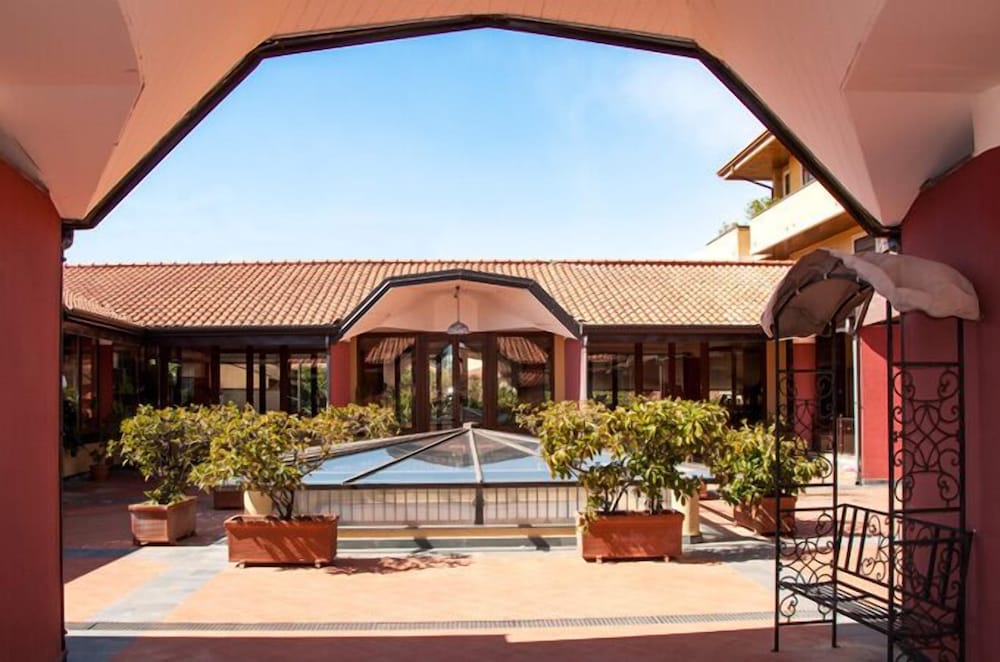 Ares Hotel 2/33