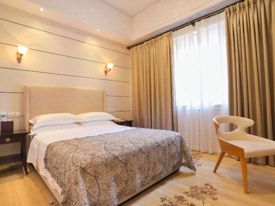 Boutique, Queen Bed