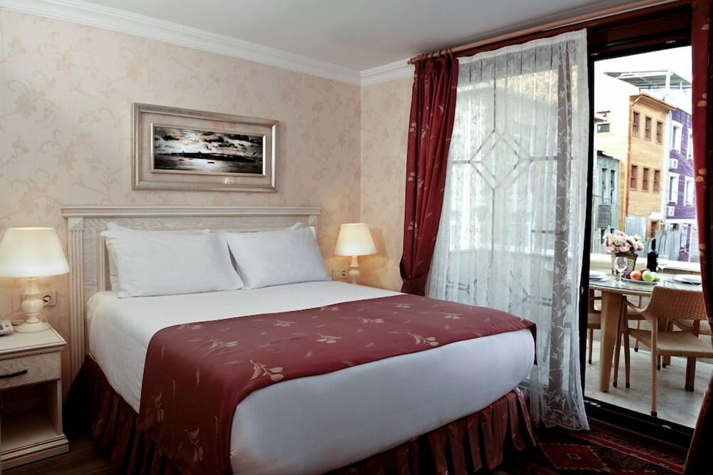 ROOM, KING BED