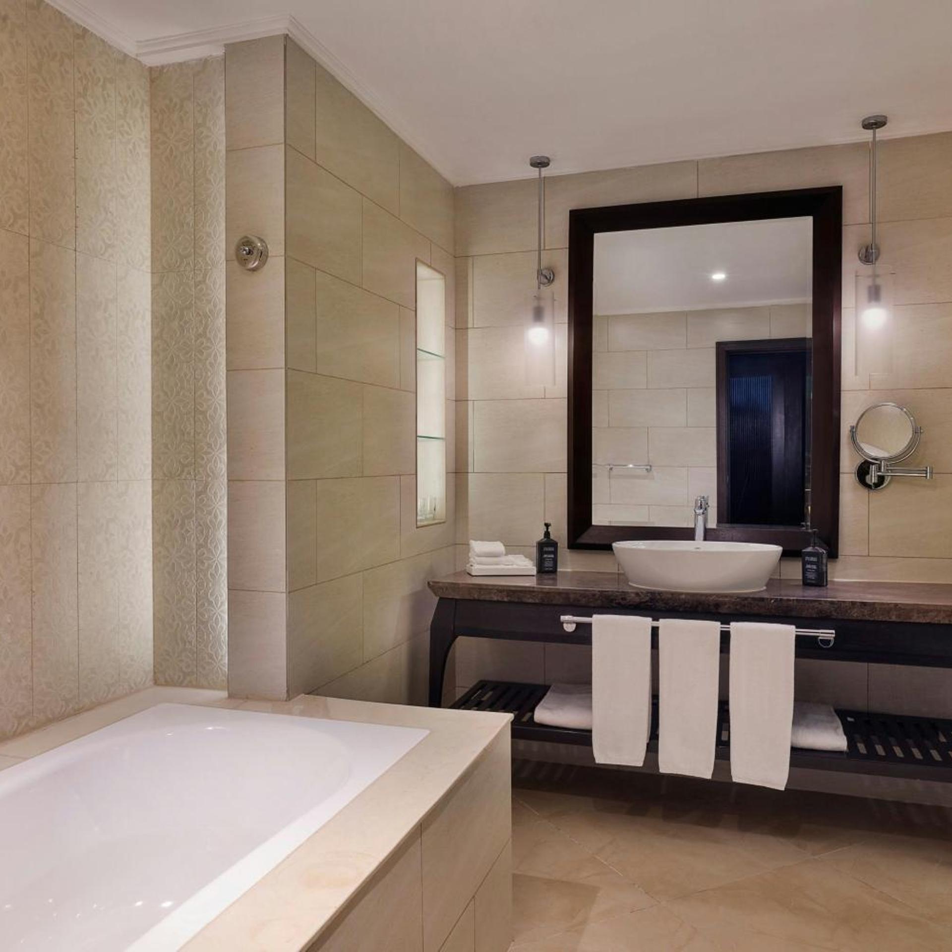 Premier, Deluxe, King Bed, Sea View, Sheraton Sharjah Beach Resort Spa 9/9