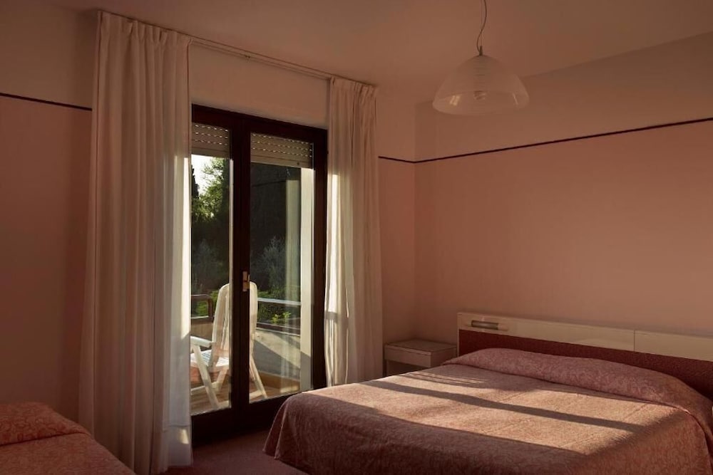 Hotel Desiree 6/67