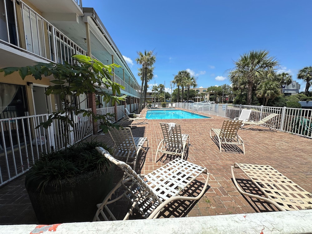 Capital O Sunset Waves Hotel Myrtle Beach Oceanfront 58/63