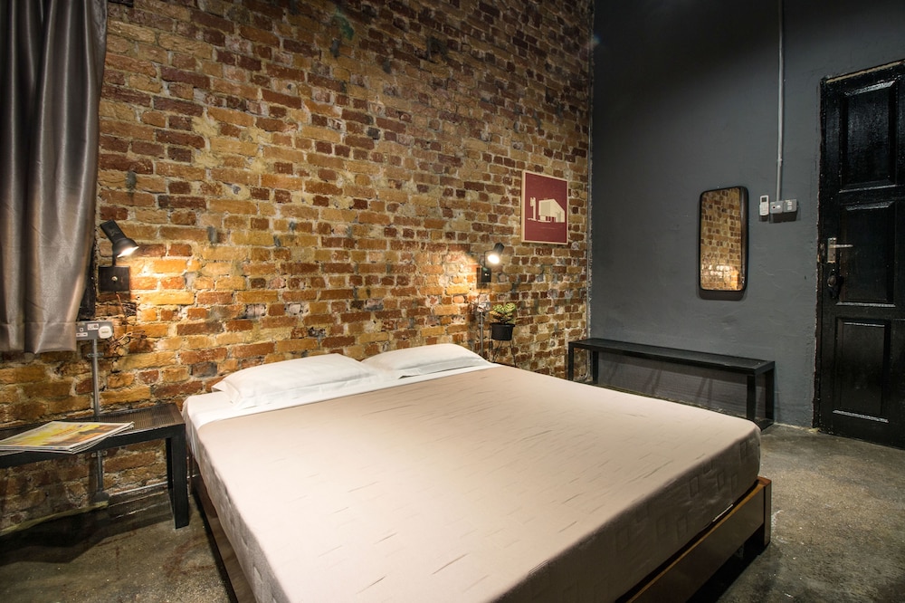 The Brownstone Hostel & Space 14/50