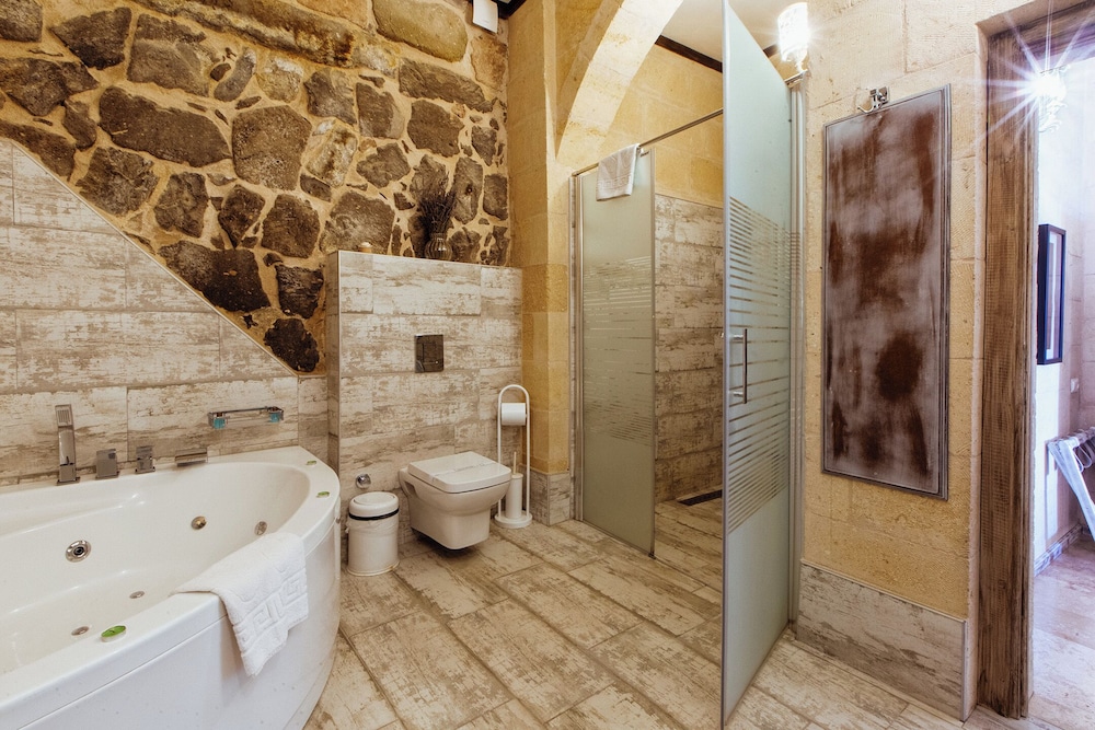 Karlik Cave Suite 49/50