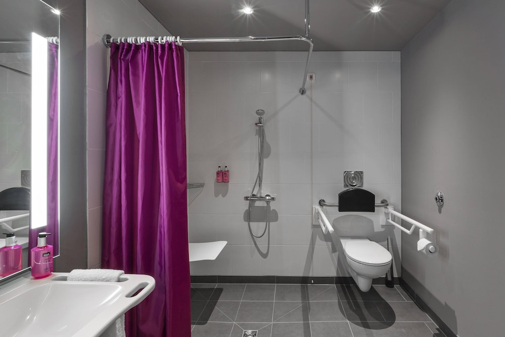 MOXY FRANKFURT CITY CENTER 6/45
