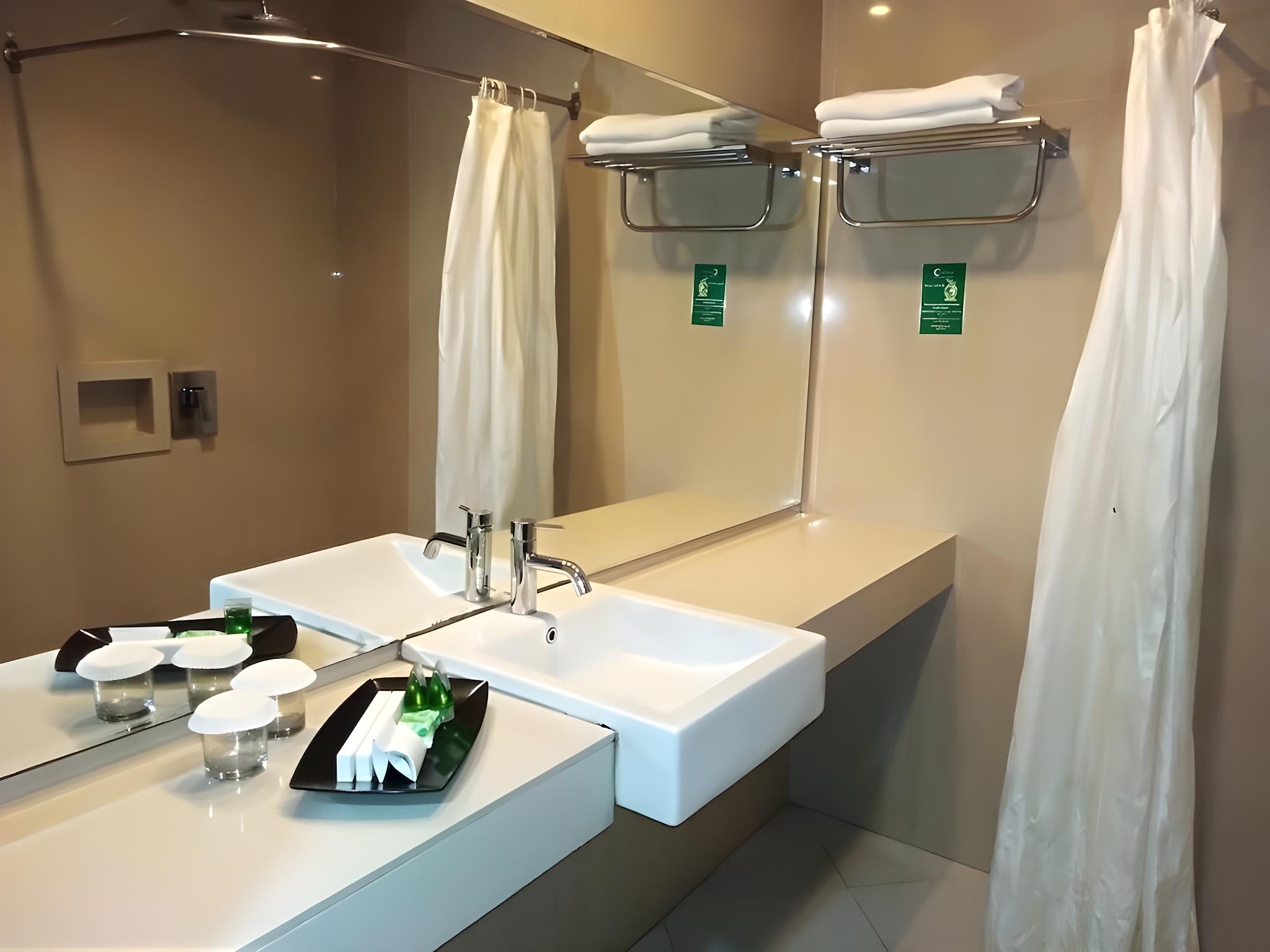 Zahra Syariah Hotel Kendari 58/59