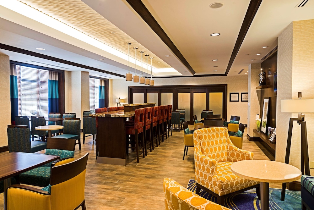 Hampton Inn by Hilton Ottawa Airport 20/26