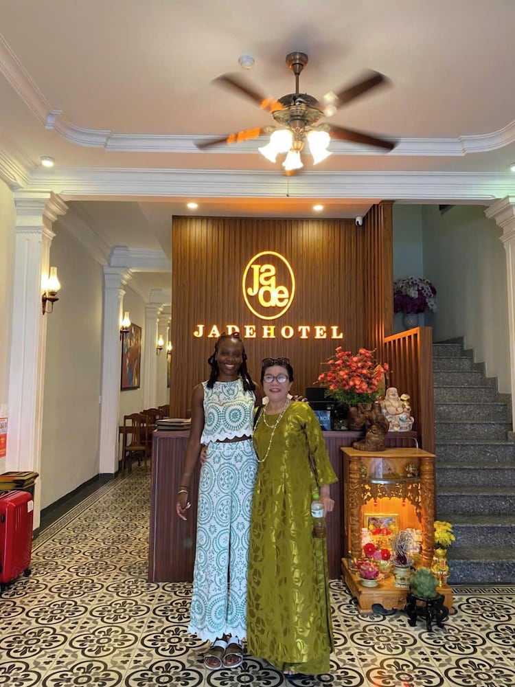 Jade Hotel 8/62
