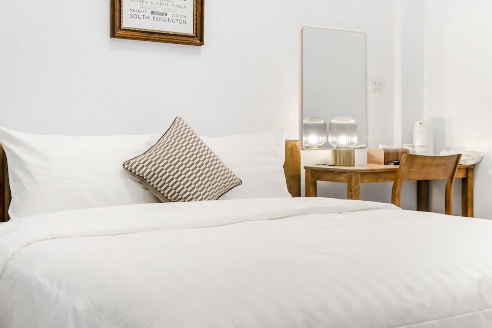 Room, Double Bed, No Window