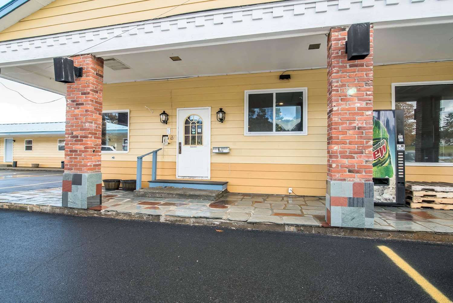 Rodeway Inn Bellows Falls 2/36