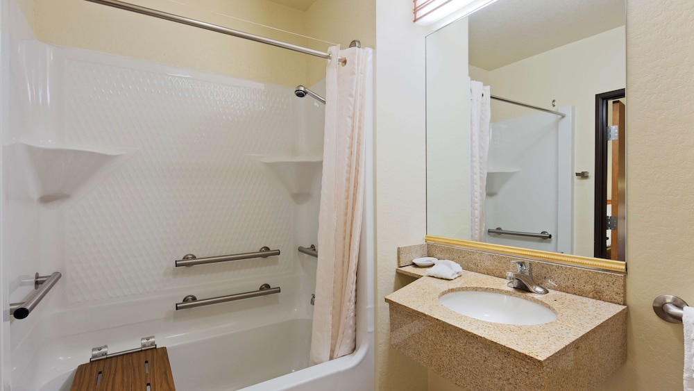 Best Western Golden Spike Inn & Suites 6/33