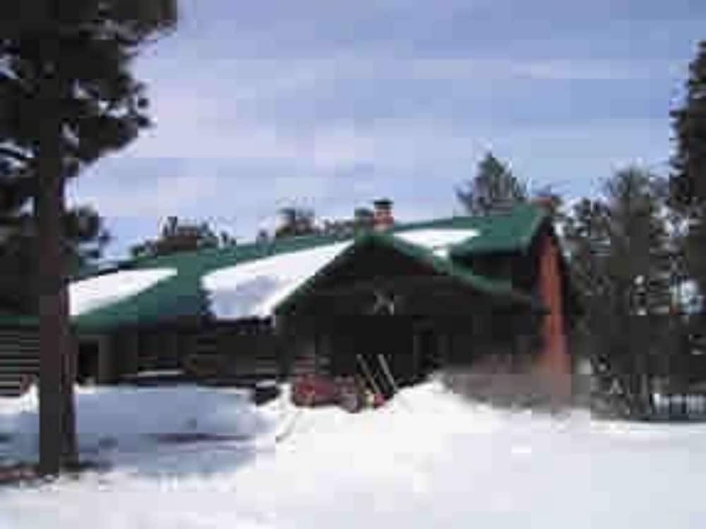 Black Forest B&B Lodge & Cabins 46/49