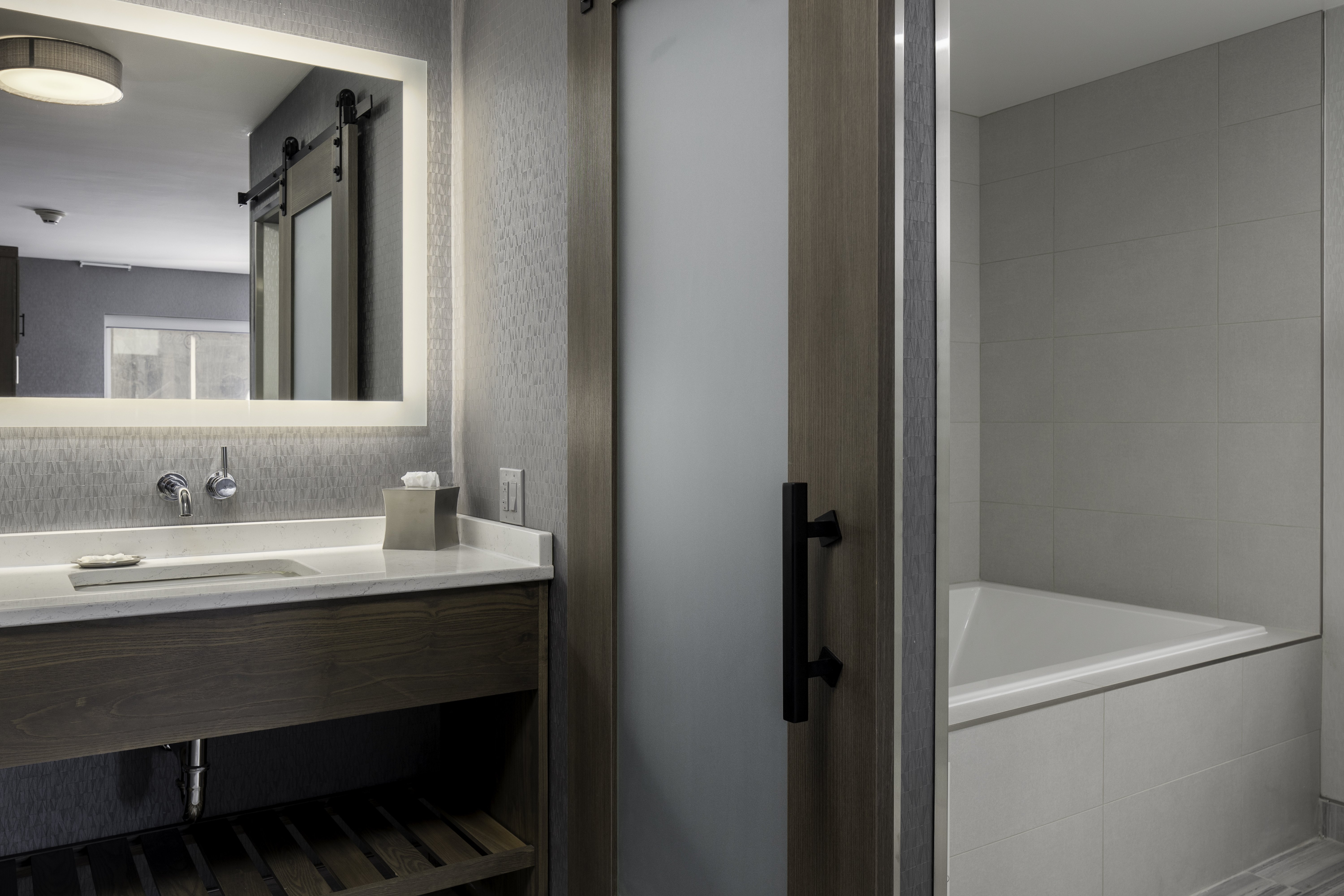 voco Niagara Falls - the Cadence, an IHG Hotel 48/55