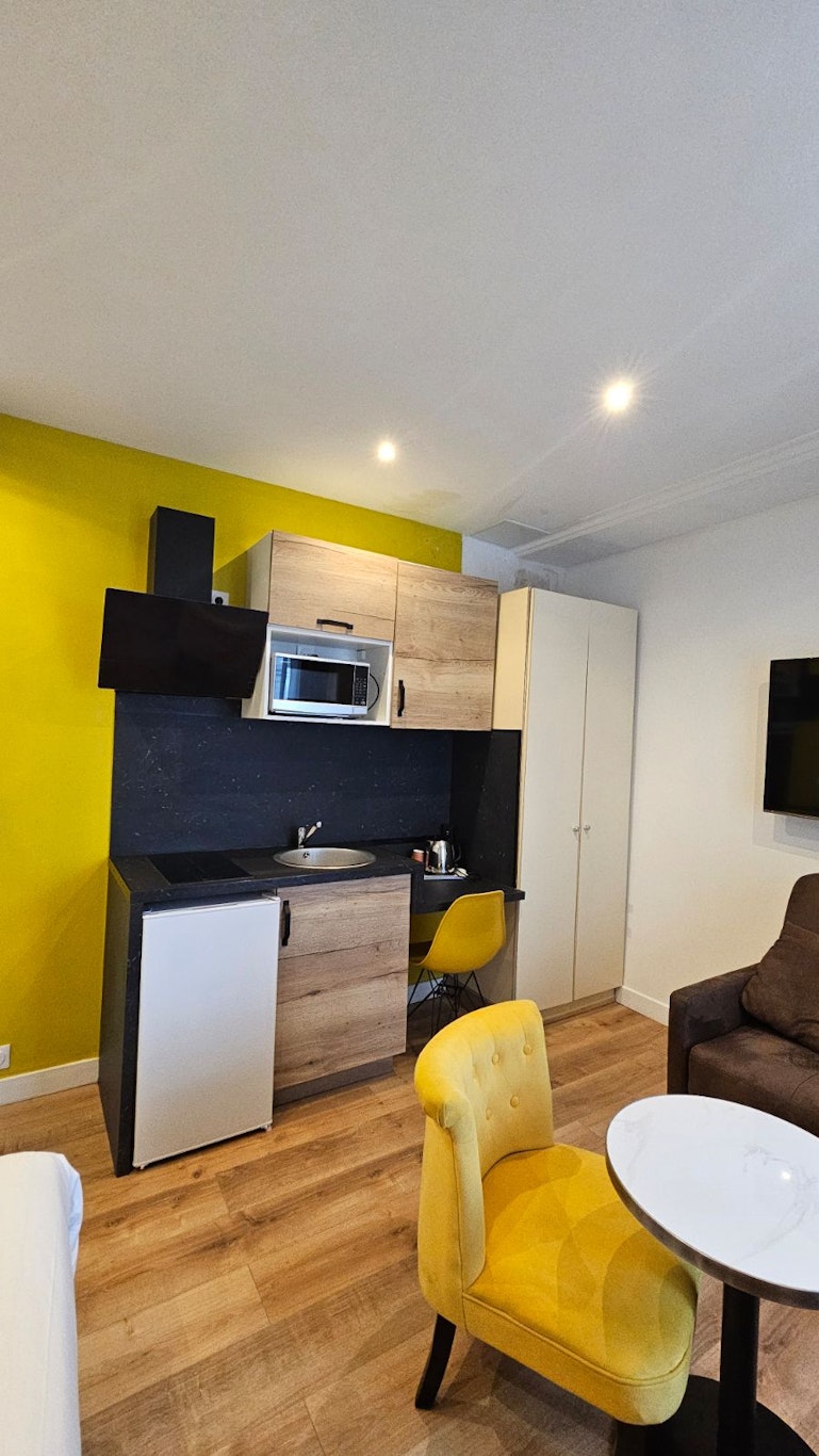 PANAM HOTEL PARIS GAMBETTA (ex Superhotel) 41/50