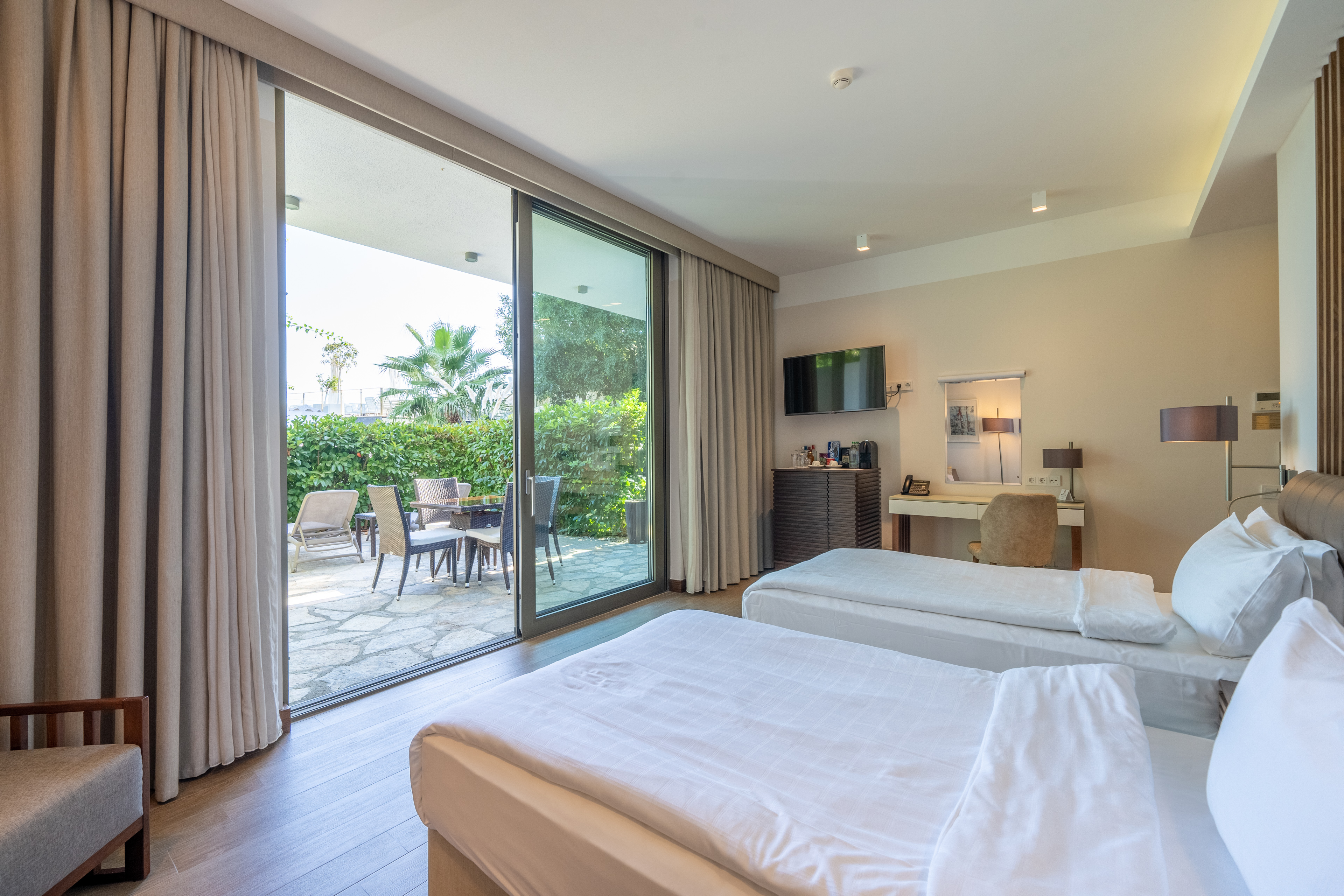 Room, Twin Beds, Garden View