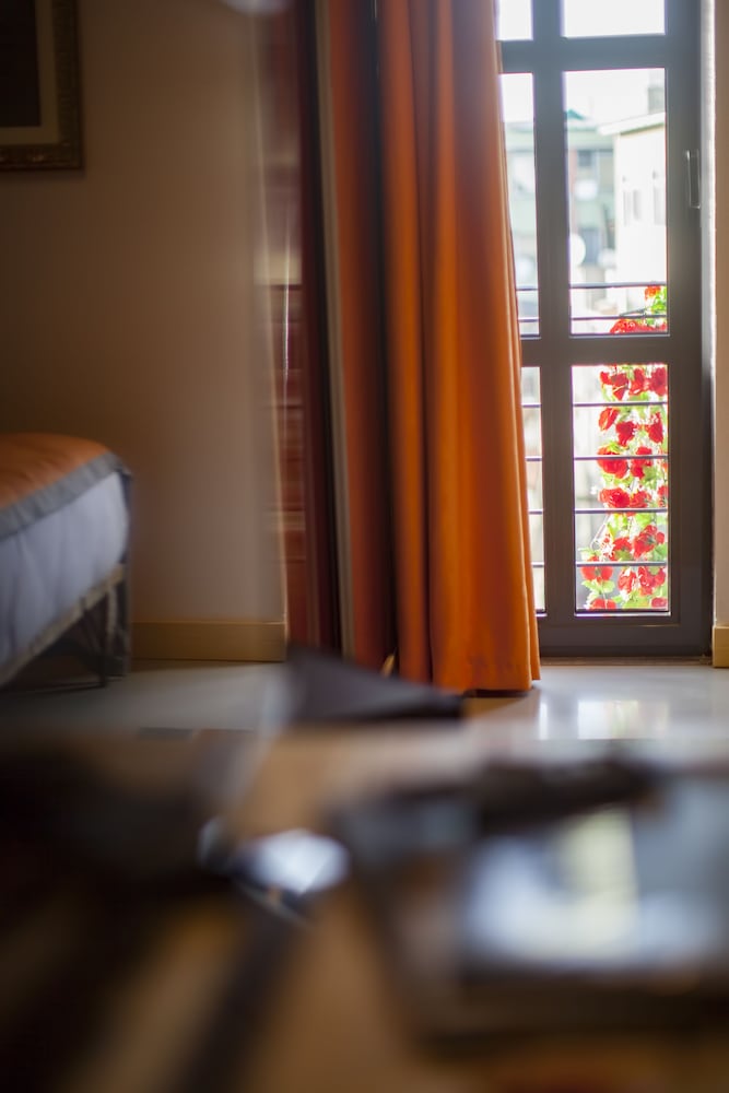 VAVIEN HOTEL 18/30