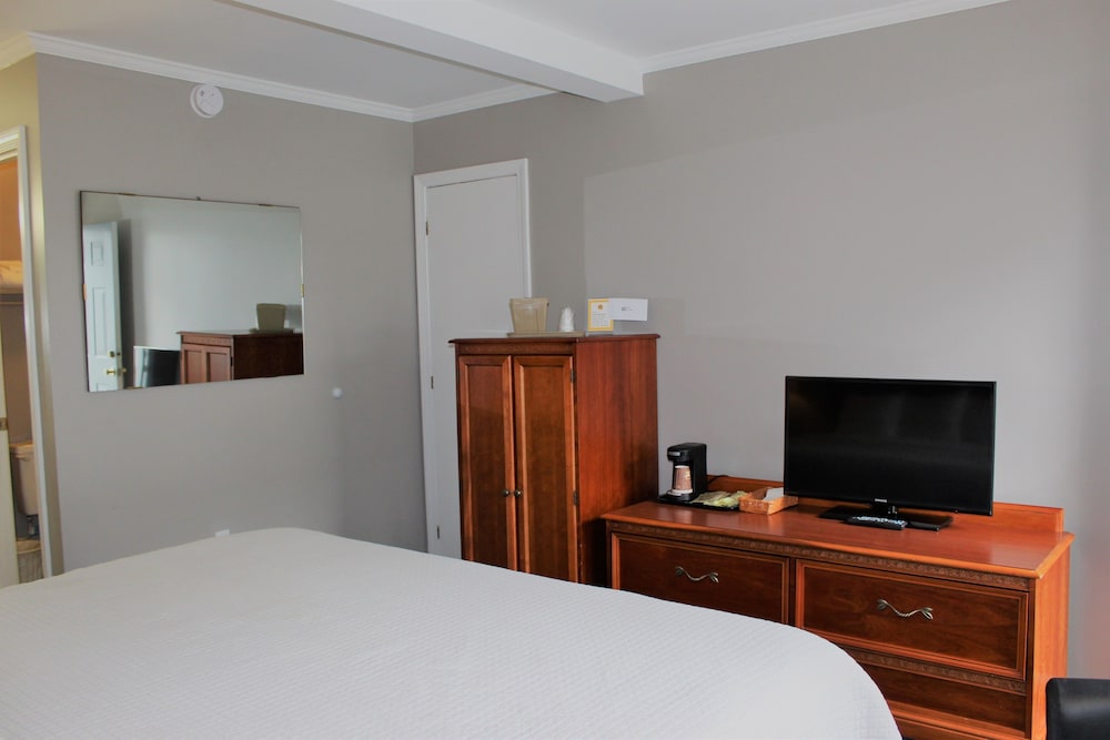 Admiral Motel 26/64