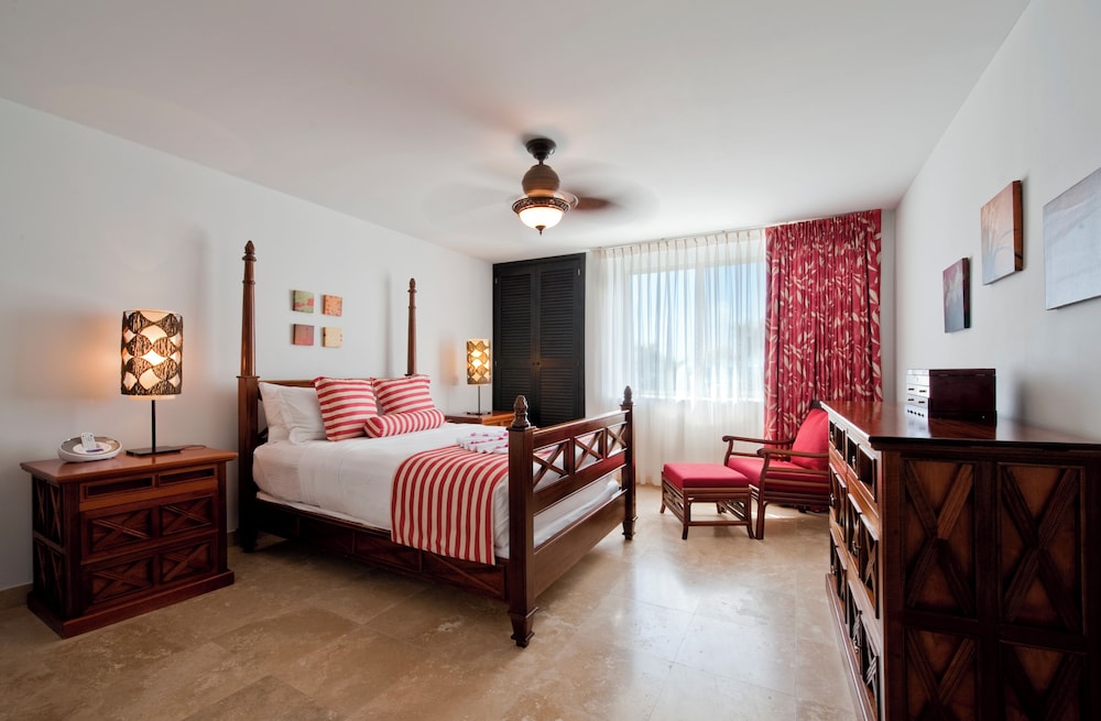 3 BEDROOMS, CONDO, GARDEN VIEW