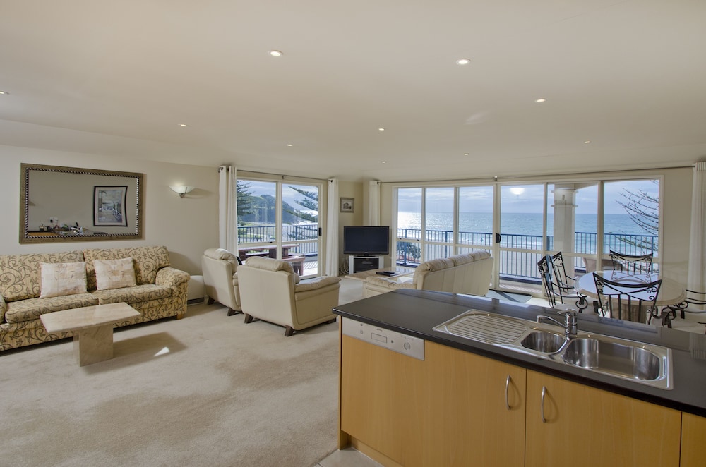 The Pavilions Beachfront Apartments 51/76