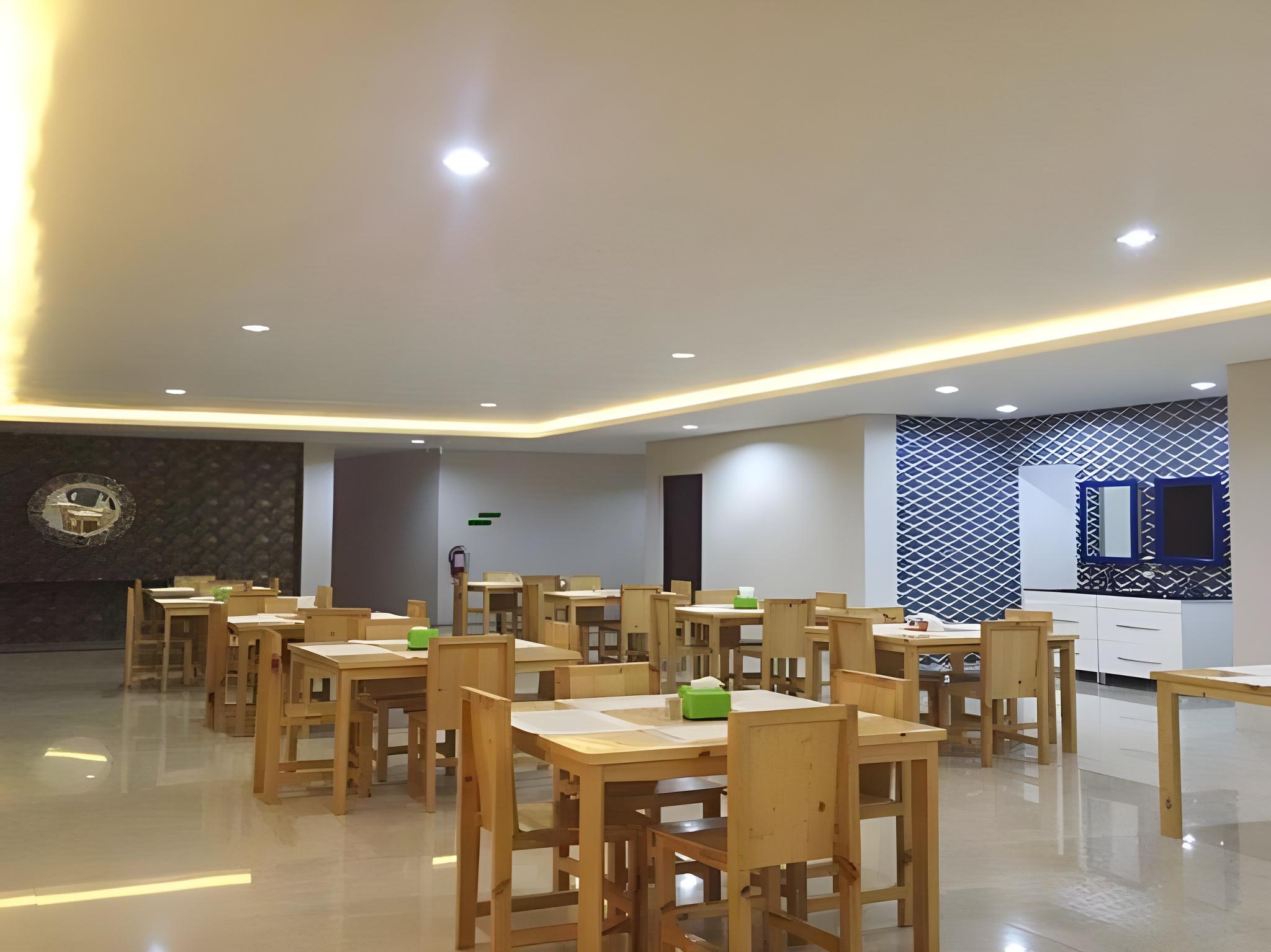 Fresh Hotel Sukabumi 27/35