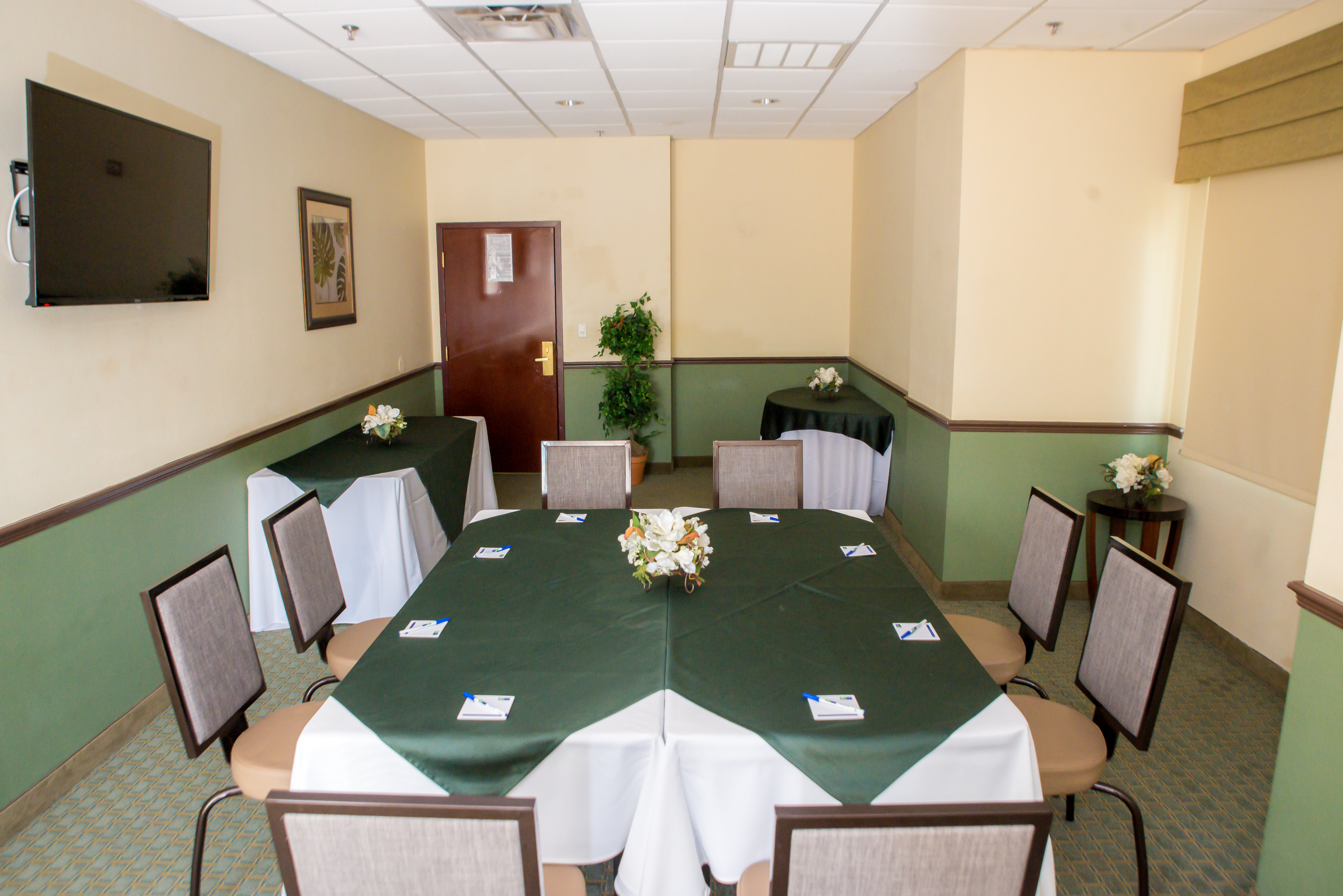 Holiday Inn Express and Suites Cocoa 36/50