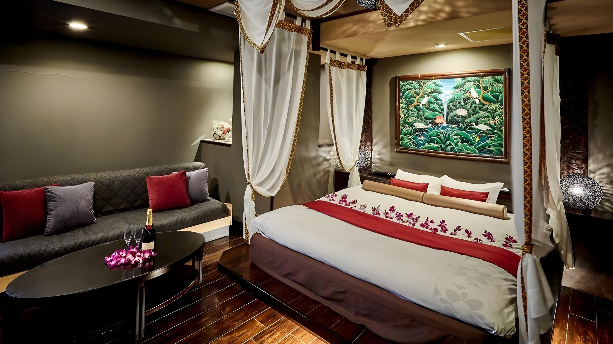 Canopy, Deluxe, King Bed, Queen Bed, Bath and Shower