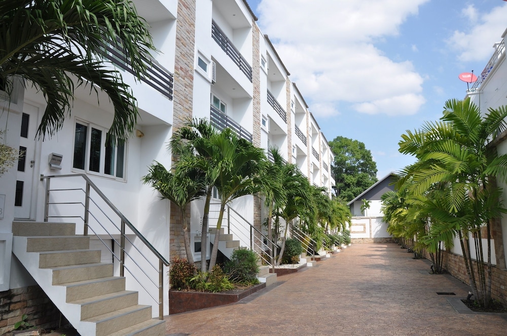 Hidden Palm Pool Villas 40/43