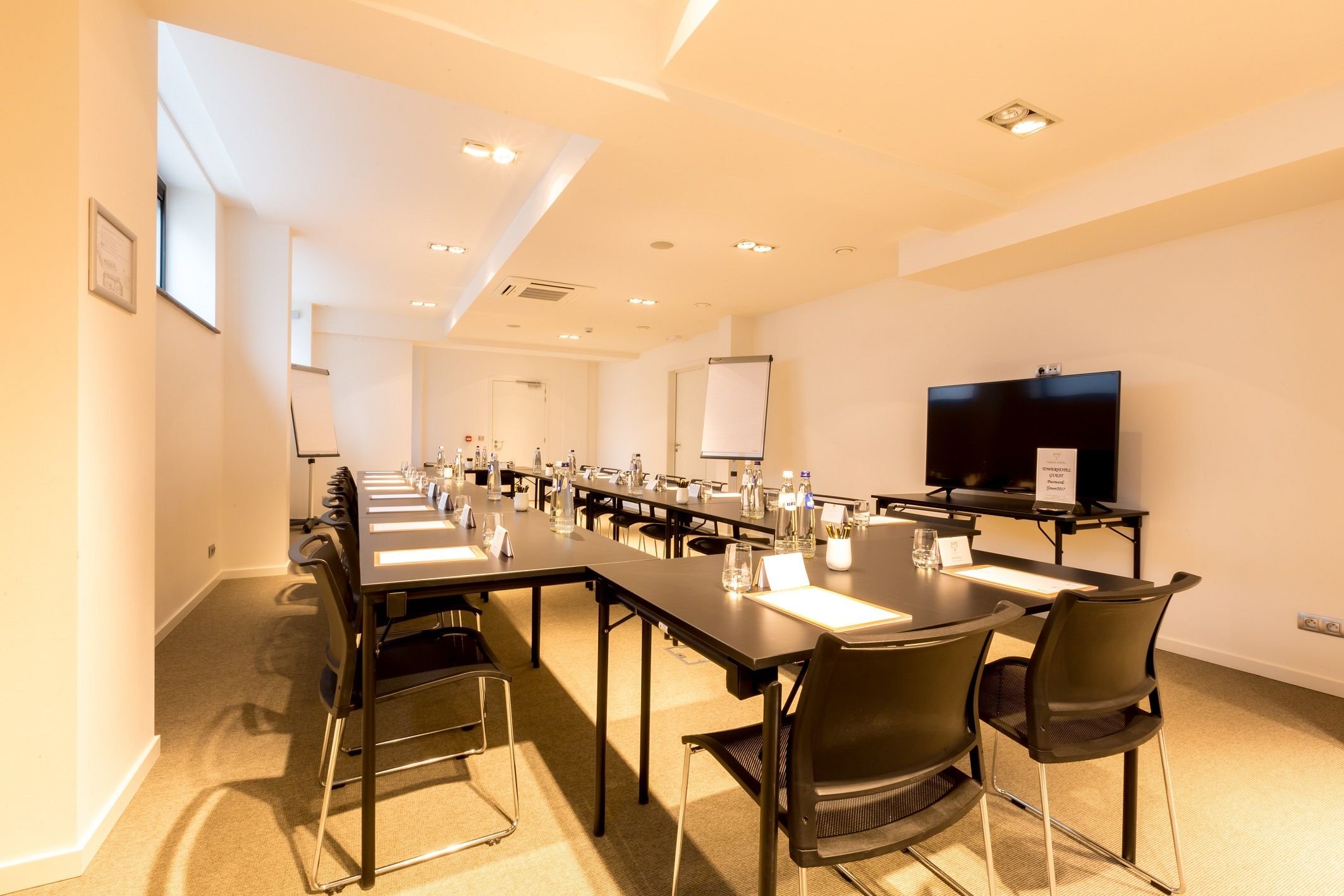Tower Hotel 8/9