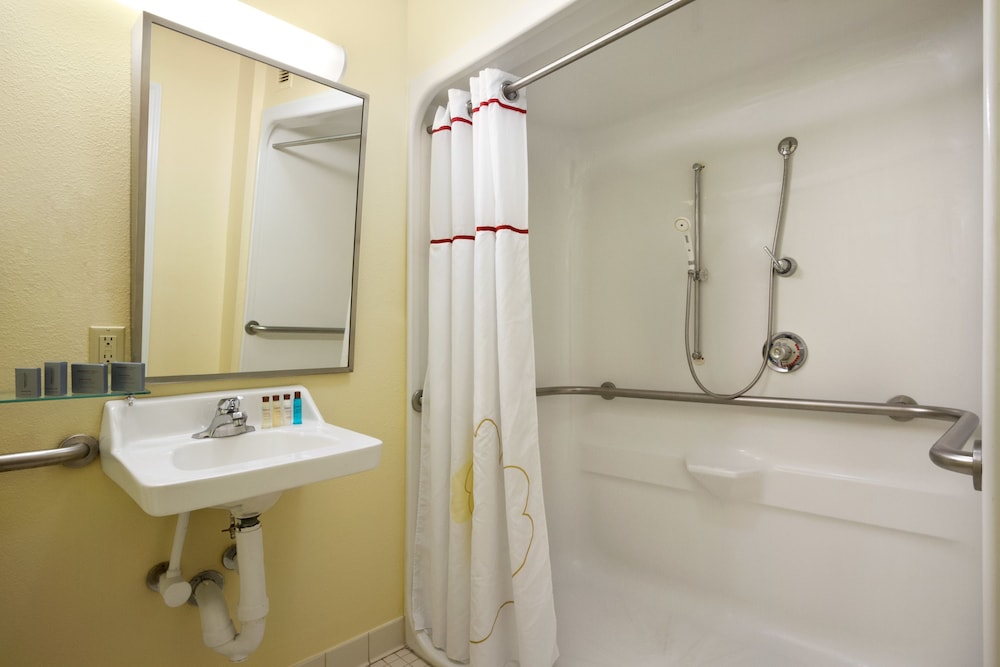 MainStay Suites Detroit Farmington Hills 34/36