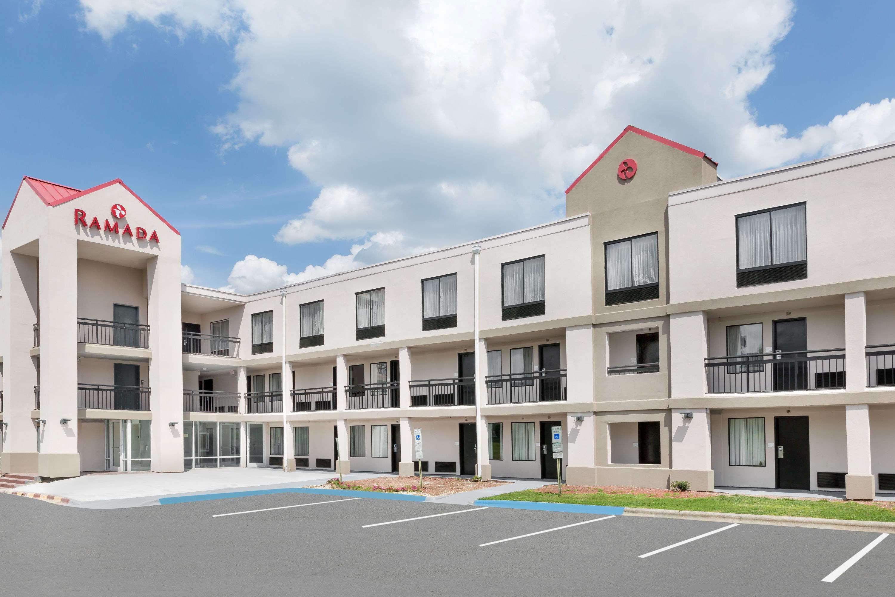 Clarion Pointe - Greensboro Coliseum Area secondary