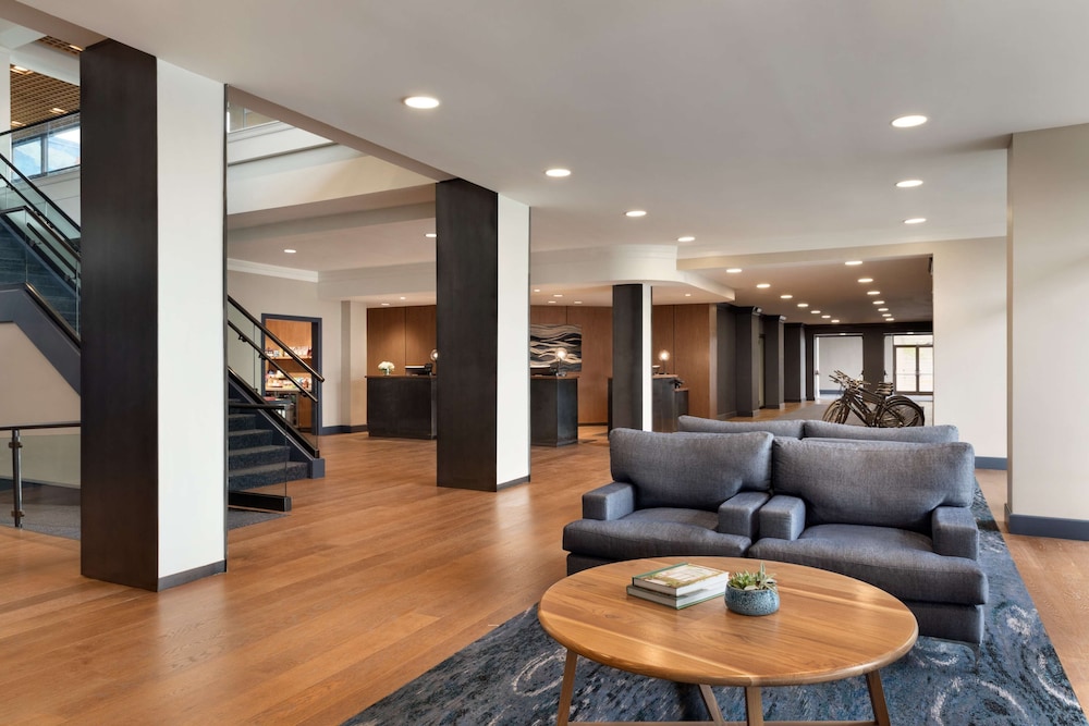 Hotel Champlain Burlington, Curio Collection by Hilton 50/77