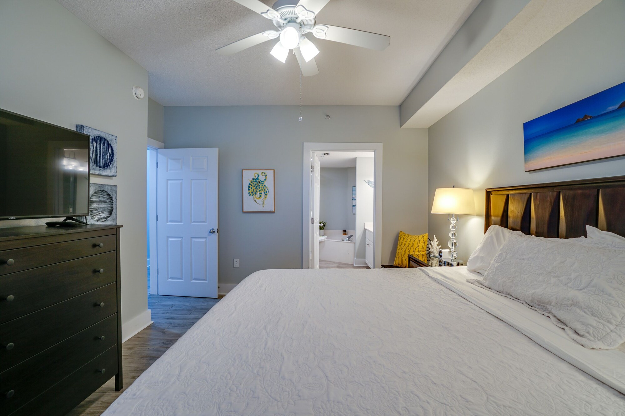 2 BEDROOMS, CONDO, BEACH VIEW