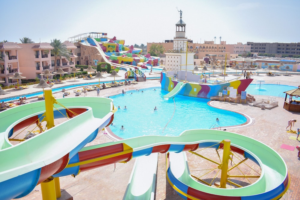 Parrotel Aqua Park Resort 37/55