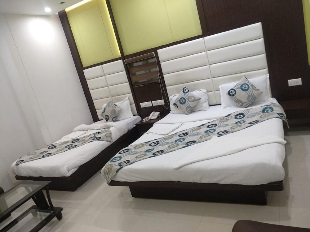 HOTEL ONE UP 46/69