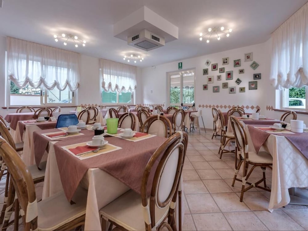 Hotel Azzurra 36/50