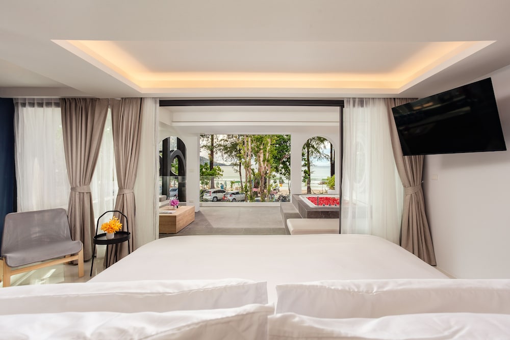 Anona Beachfront Phuket Resort 20/65