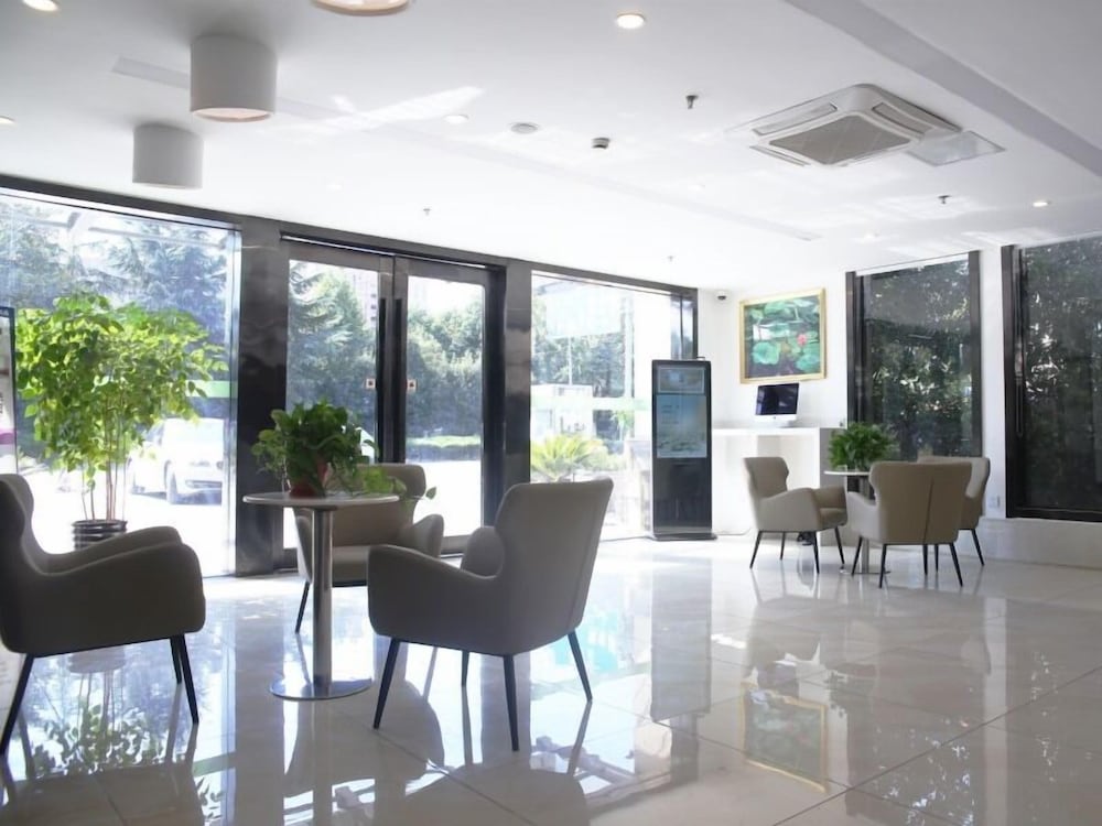 Vatica ShangHai International Tourism Resort Luoshan Road Subway Station Hotel 39/42