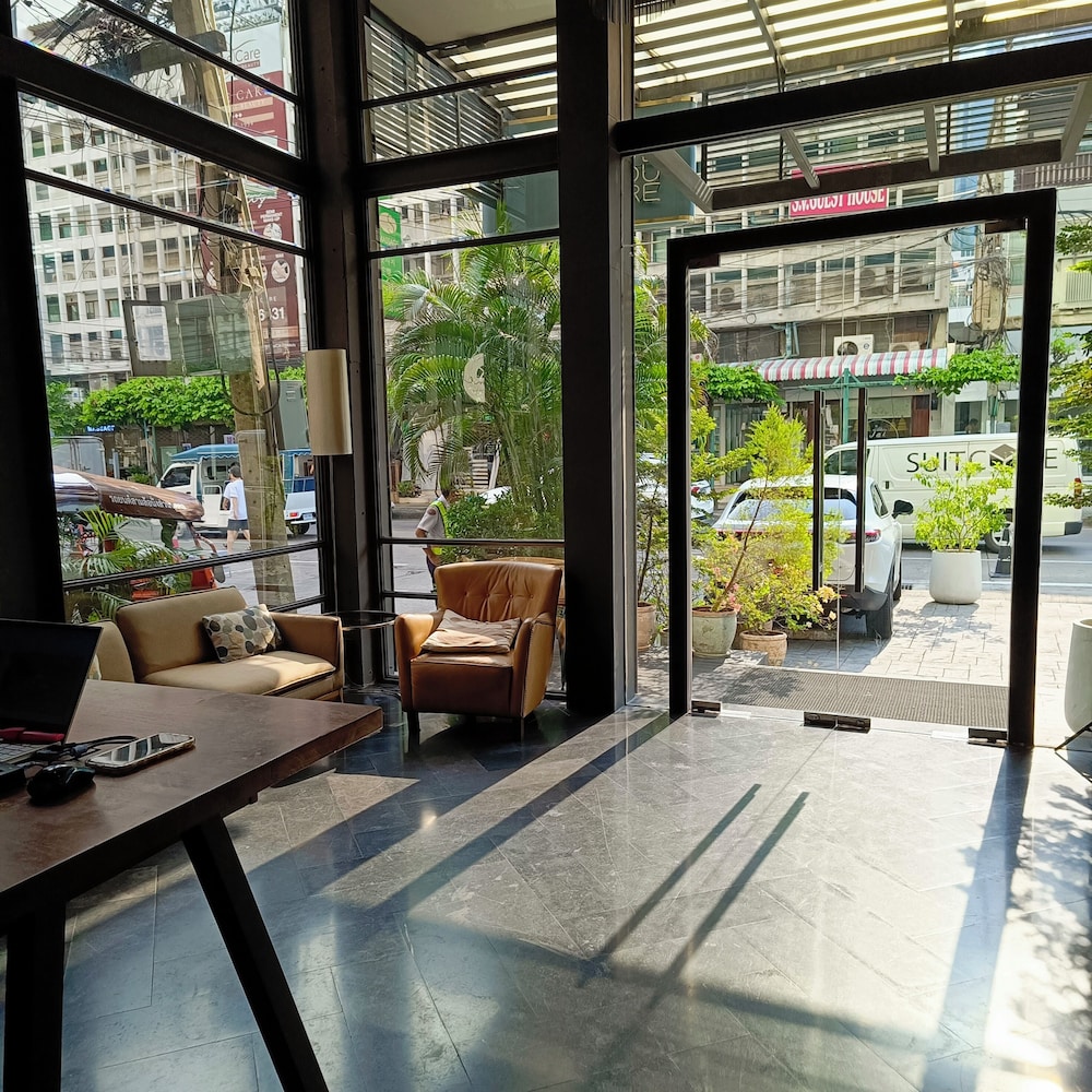 Uno Express Asoke Sukhumvit Bangkok 60/67