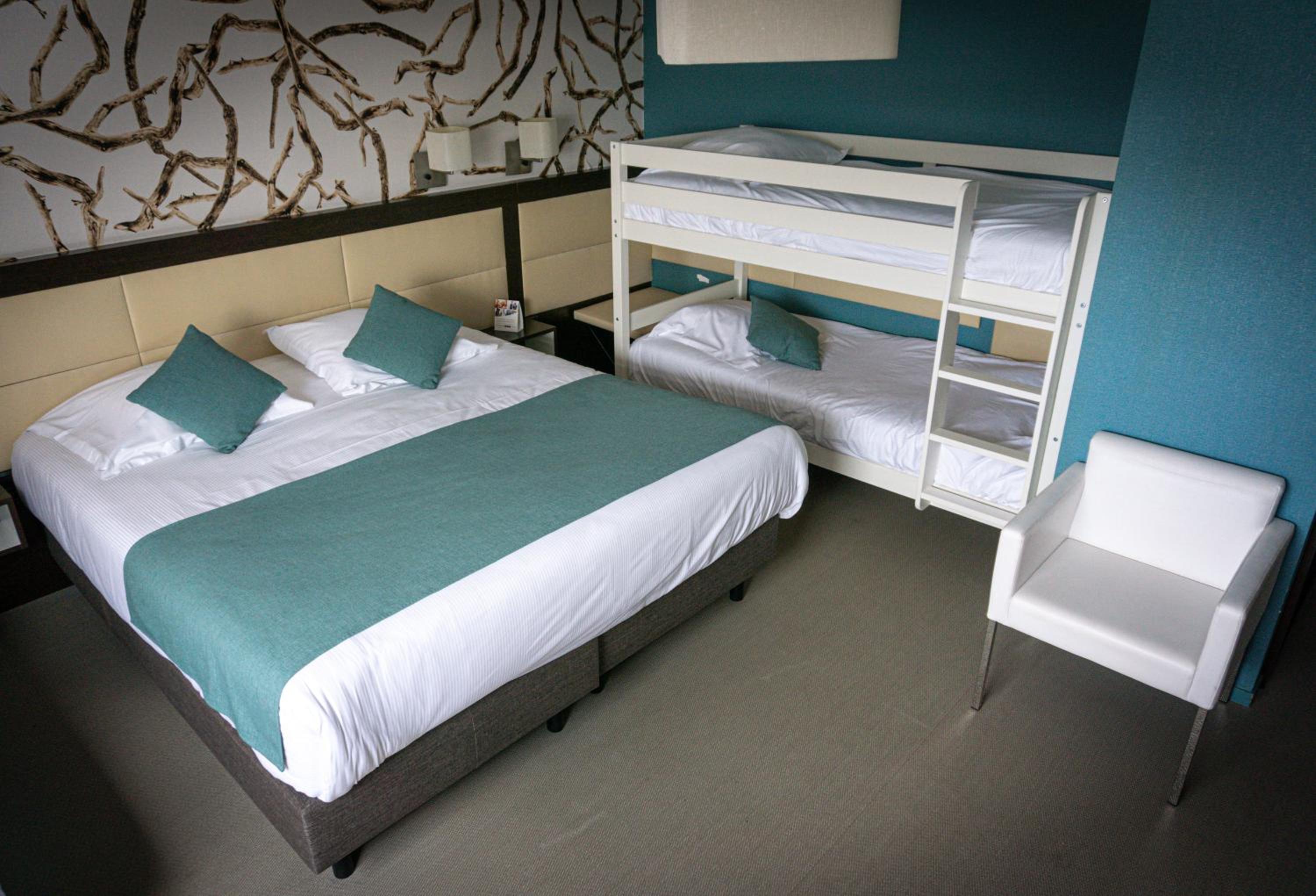 Room, Quintuple