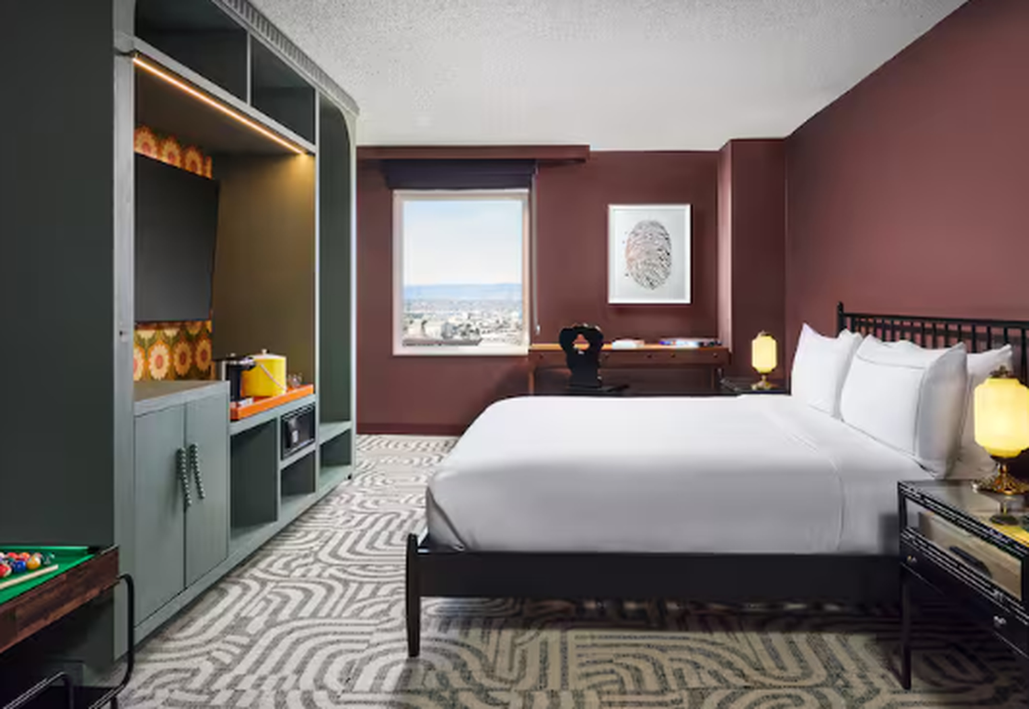 1 BEDROOM, HYPERTHEMED, SUITE, KING BED, MOUNTAIN VIEW