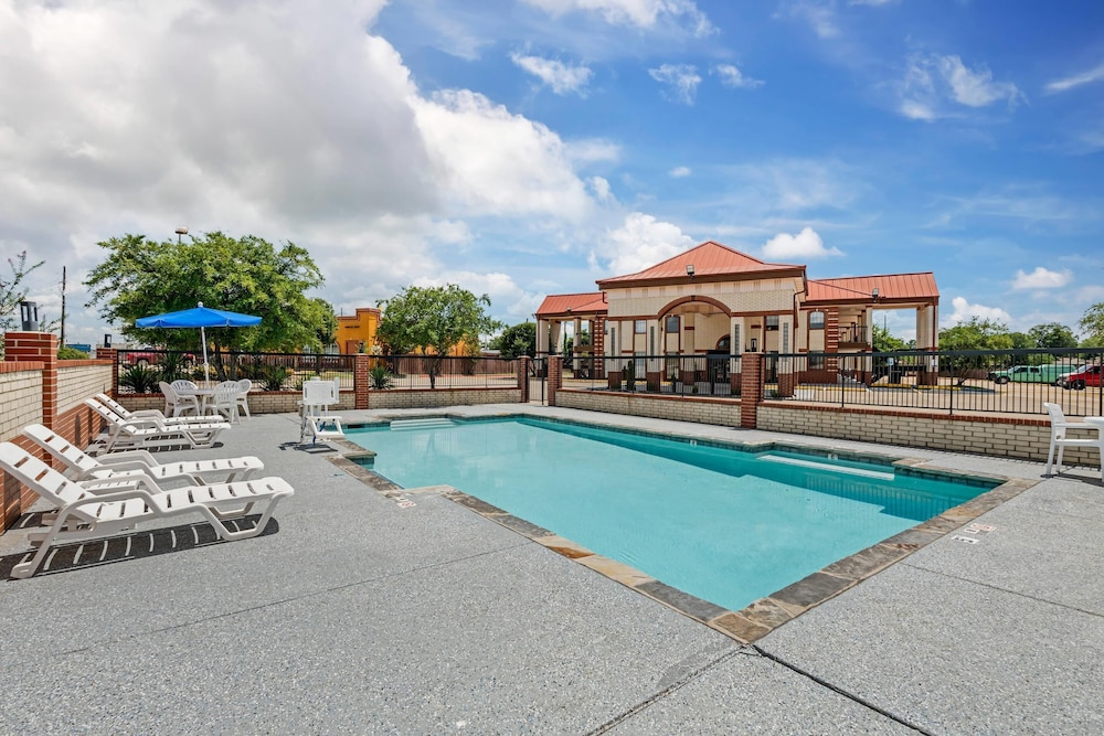 Quality Inn & Suites New Boston - Texarkana West 53/61