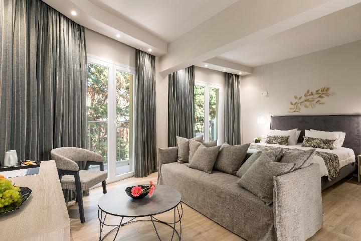 ROOM, TRIPLE, BALCONY