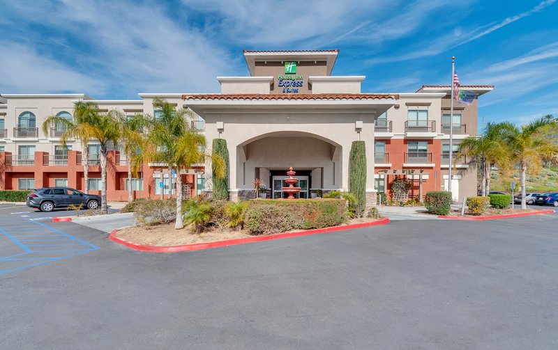 Holiday Inn Express Hotel And Suites Lake Elsinore 59/61