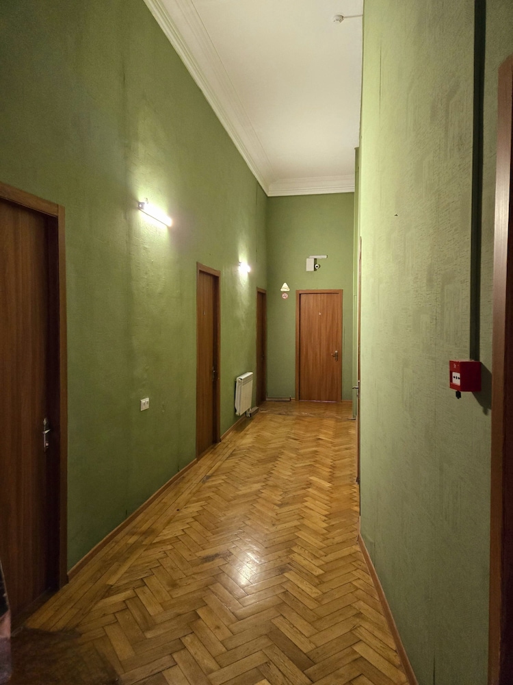 Friendly Hotel 33/50