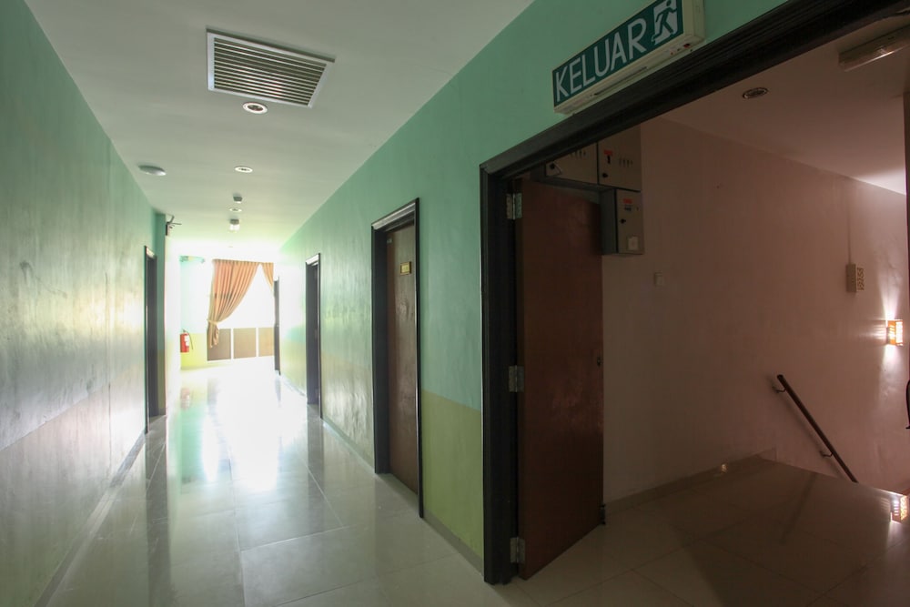 OYO 89539 Hotel Siswa 29/32