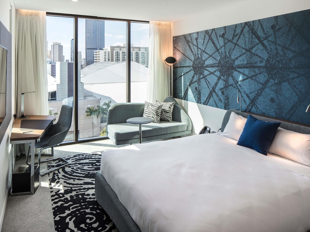 Premier, King Bed, City View