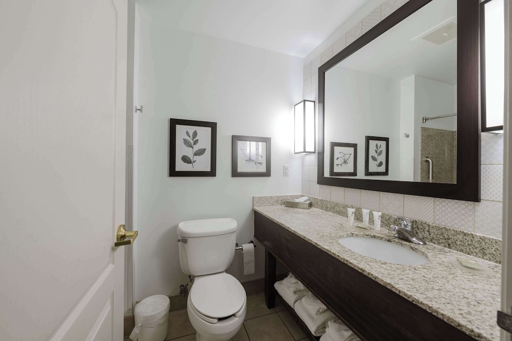 Room, 2 Queen Beds, Country Inn & Suites by Radisson, Queensbury - Lake George 9/10